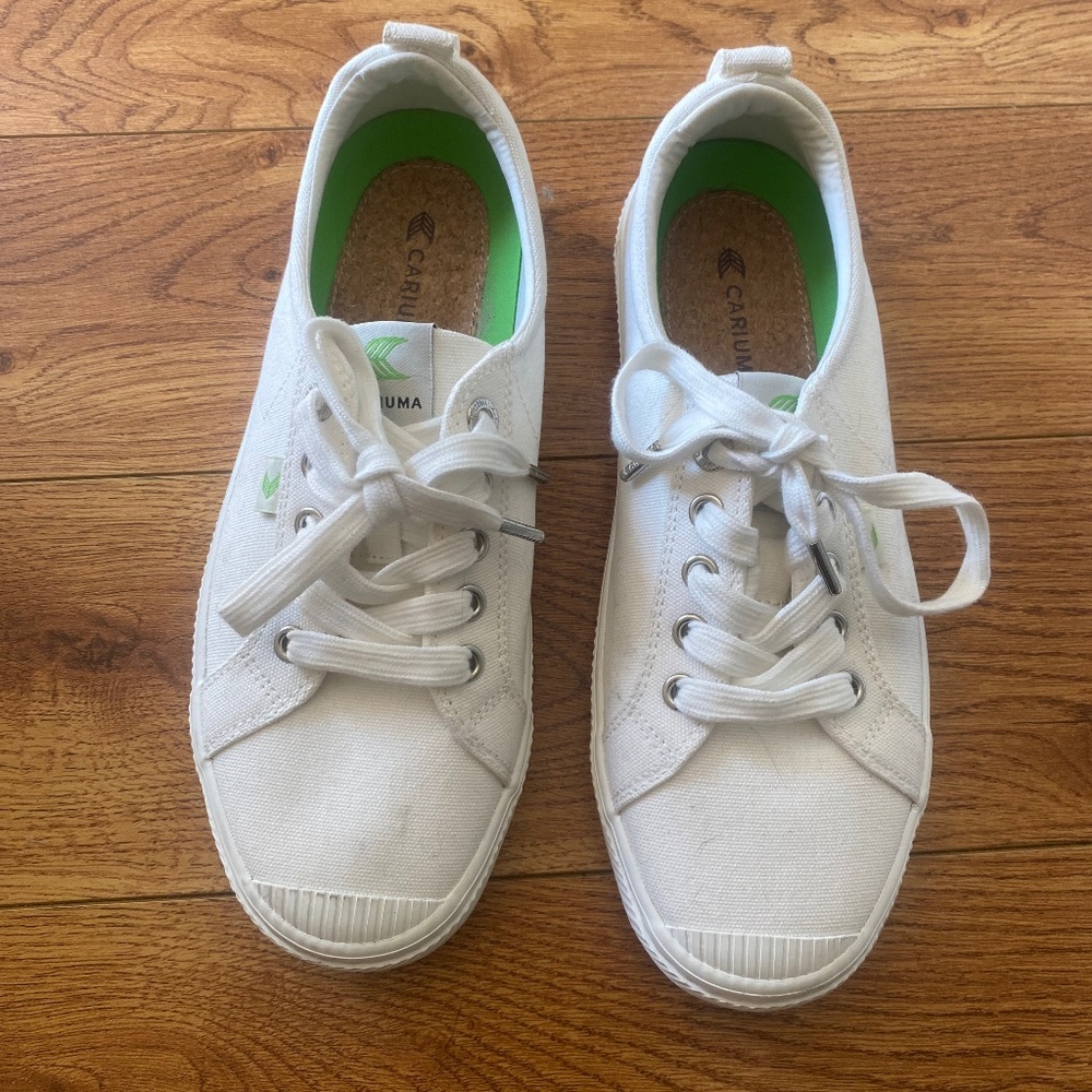 Cariuma shoes white women 8.5 size